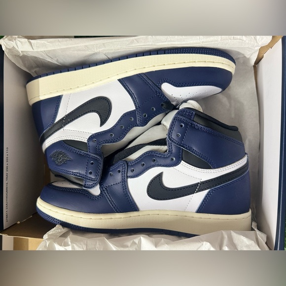 Jordan 1 Retro High OG
Midnight Navy (GS)‎ Size 5Y - Picture 1 of 8